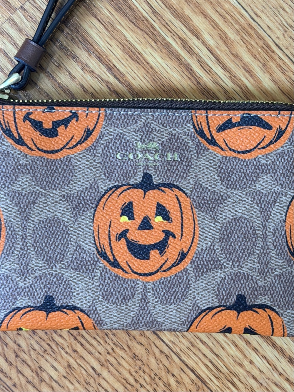 🎃 Coach Corner Zip Wristlet in Signature Canvas w/ Halloween Print NWT 🎃 - Picture 5 of 11